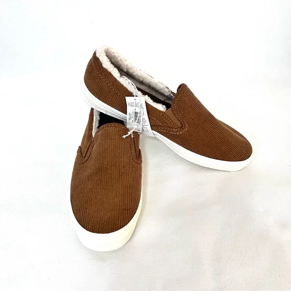 Old Navy Shoes Old Navy Corduroy Sherpa Lined Slipon Sneakers